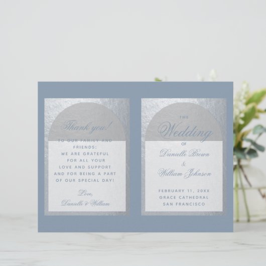 Faux Arc d'argent Dusty Blue Programme de mariage (Debout devant)