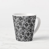 Faux Black Lace Rose Fishnet Latte Mug (Angle droit)