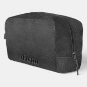 Faux Black Leather Dopp Kit met Embossed Text Toilettasje (Rechterhoek)