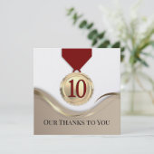 Faux carte de médaille d'or pour l'anniversaire de (Debout devant)