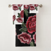 Faux Embroidery Red Roses Floral Roos Pattern Bad Handdoek (Insitu)