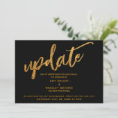 Faux Gold Foil Waves Carte noire Mariage reportée (Debout devant)