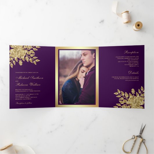 Faux gouden folie bladeren bloemenbruiloft Paarse  Drieluik Uitnodiging (Binnen)