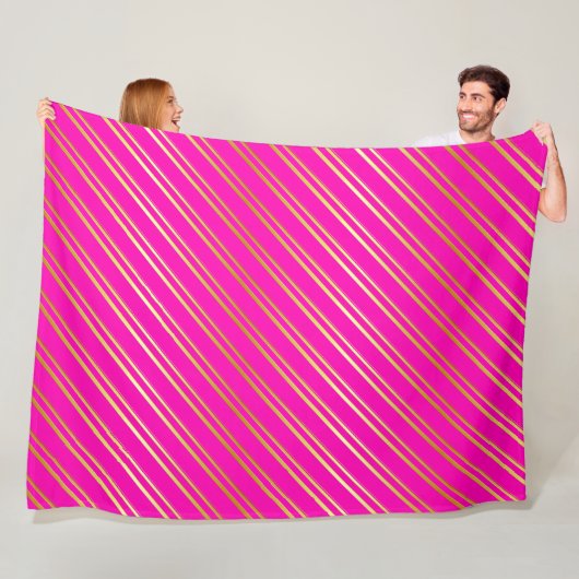 FAUX GOUDEN STREPEN OP ROZE FLEECE DEKEN (In situ)