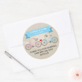 Faux linnen blauwe fiets bruiloft ronde sticker (Envelop)