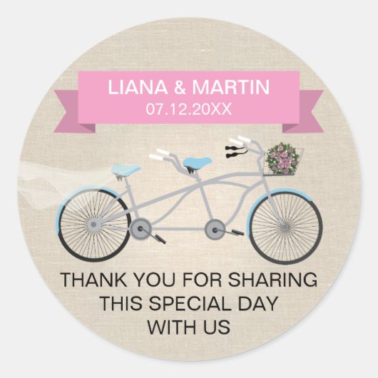Faux linnen roze tandem fiets bruiloft ronde sticker (Voorkant)