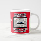 Faux News et faits alternatifs Jumbo Mug (Droite)