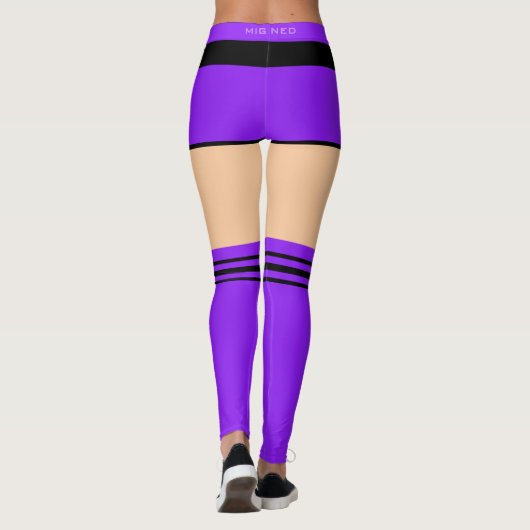 Faux Purple Shorts et Stripe Socks Drôle Leggings (Dos)