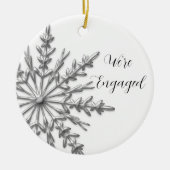 Faux Silver en White Winter Snowflake Verloving Keramisch Ornament (Voorkant)