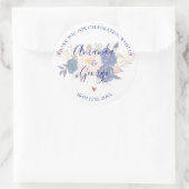 Faux Vellum Blue Floral Elegant Script Weddenschap Ronde Sticker (Tas)