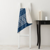 Faux Wool Knitting Pattern Blue and White Sherpa Deken (In situ)