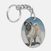 Fawn Pug bij Beach Sleutelhanger (Voorkant Links)