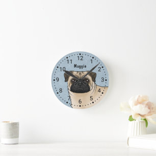 Fawn Pug Hondenras hoofd close-up en naam blauw Ronde Klok