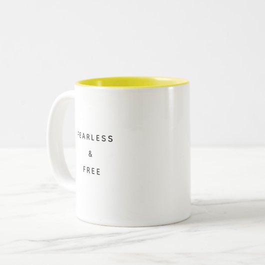 Fearless & Free Typography Modern Two-Tone Mug (Devant gauche)