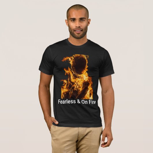 Fearless & On Fire – Bold Flame grafisch T-shirt (Voorkant volledig)