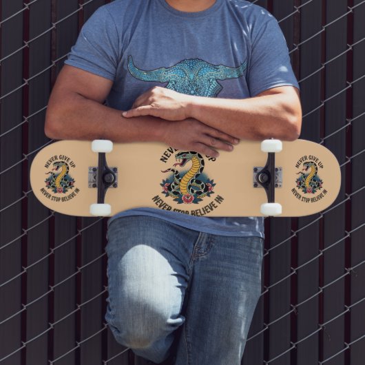 Fearless Spirit: Bold Snake en Rozen artwork Skateboard (Buiten 3)