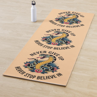 Fearless Spirit: Bold Snake en Rozen artwork Yogamat