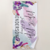 Feather & Flowers Mr en Mrs. Personalized Wedding Strandlaken (Voorkant)