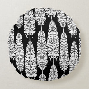 Feathers boho: zwart-wit patroon rond kussen