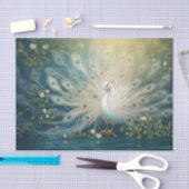 Feathery Peacock Promenade, Elegante witte Peacock Tissuepapier (Craft)