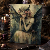Fée de fantasy gothique avec couronne florale et a