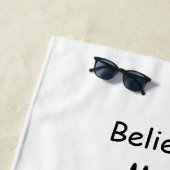 Fée de pluie pour garçon avec serviette de plage f (En situation)