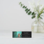 Fée s'asseyant sur des cartes d'un profil de (Debout devant)