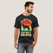 Feel Safe at Night Sleep With a Belgian Shepherd T-shirt (Voorkant volledig)