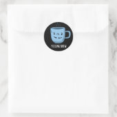 Feeling Brew Funny Sad Coffee Pun Dark BG Ronde Sticker (Tas)