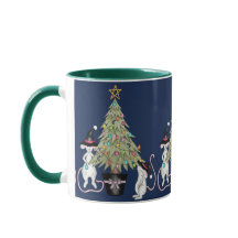 Feestelijke heksenmuizen versieren hun kerstboom