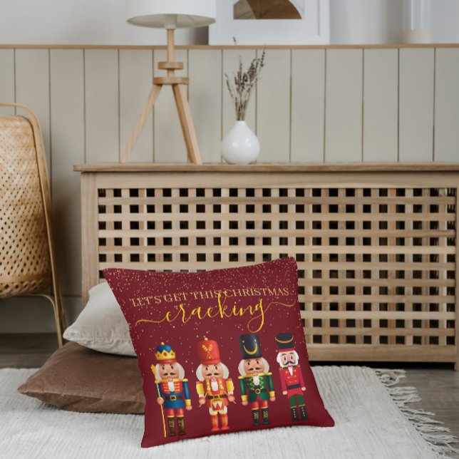 Feestelijke moderne Xmas rode Schattigee notenkrak Kussen (Creator heeft geüpload)