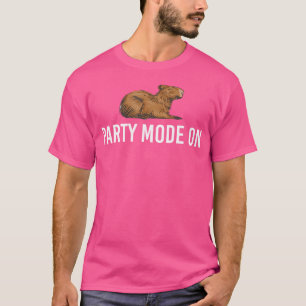 Feestmodus op Funny Capybara T-shirt