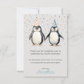 Feestpinguïns, waggelen over de verjaardag van kin bedankkaart (Voorkant)