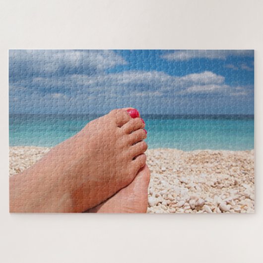 Feet met nagellak op het strand legpuzzel (Horizontaal)