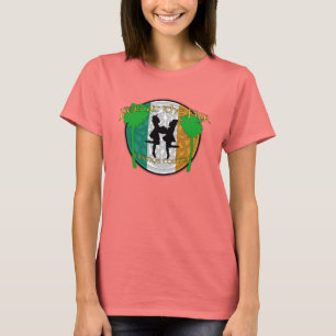 Feis au T-shirt de la sonnerie des femmes justes