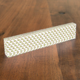 Fel gekleurd inpakpapier met een feestelijk gedeel naambordje