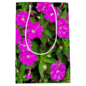 fel roze impatiestbloemen medium cadeauzakje (Voorkant)