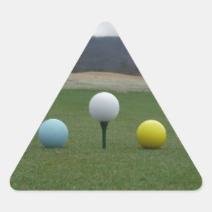 felgekleurde Golf Balls op een berg Driehoek Sticker