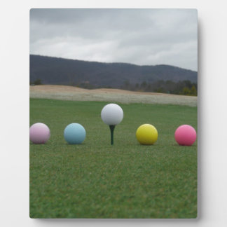 felgekleurde Golf Balls op een berg Fotoplaat