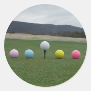 felgekleurde Golf Balls op een berg Ronde Sticker