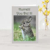 Félicitations, votre carte de lapin pour bébé dipl (Fleur jaune)