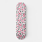 Feline Design Black Cat Paw Prints en rode harten Skateboard (Voorkant)