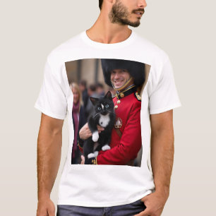 Felini’s Londen Adventure – Bewaaid door Traditie T-shirt
