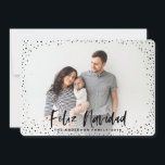 Feliz navidad stars photo carte de vacances<br><div class="desc">Feliz navidad étoiles photo carte de vacances. Avec un design moderne en noir et blanc,  la couleur arrière du sol peut être changée selon votre style.</div>