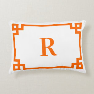 Felle oranje Griekse sleutelrandmonogram Accent Kussen