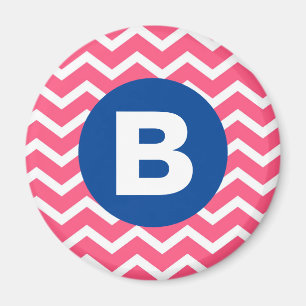 Felle roze en witte Chevron-patroonmonogram Magneet