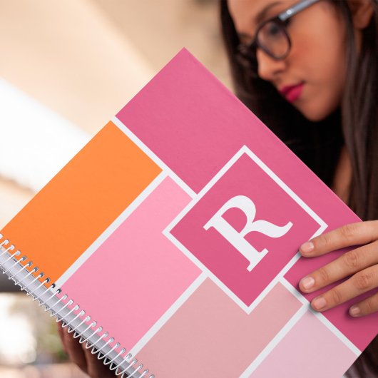 Feminine-brede stroken met monogram notitieboek