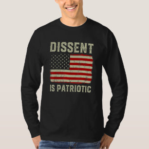 Feministische activiste protesteert feminisme diss t-shirt