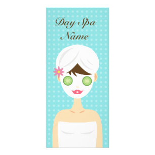 Femme au bain avec un menu de service de masque fa