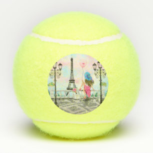 Femme au ballon rose à Paris balles de tennis